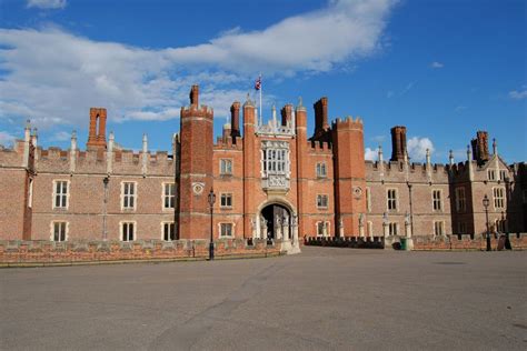 Top 5 Reasons To Visit Hampton Court Palace Mirandus Tours