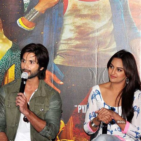 Shahid Kapoor And Sonakshi Sinha During The Promotion Of Their Upcoming Movie R Rajkumar