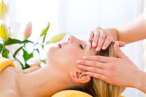 Premium Photo Wellness Woman Getting Head Massage In Spa