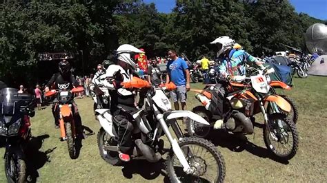 An die 120000 biker und harley fans kommen nach kärnten um eine woche lang spaß zu haben. Sirok Bike Week 2016 - YouTube