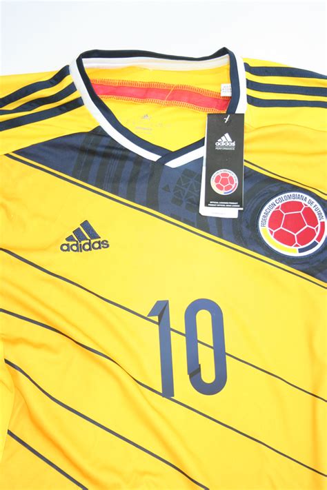 Der kolumbianer war schon früher ein fan des rekordmeisters und sieht sein abenteuer in. Adidas Kolumbien Trikot 10 James Rodriguez WM 2014 Heim ...