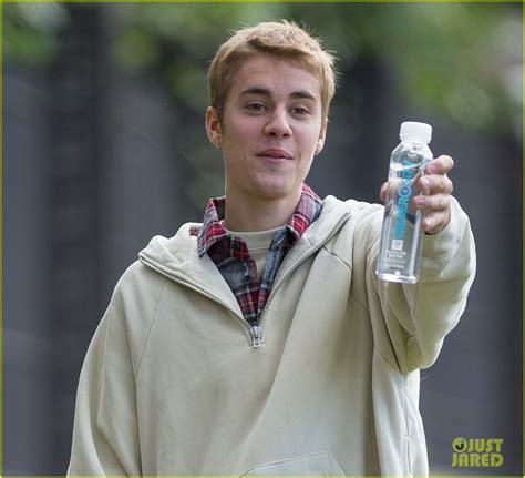 Justin Bieber Is All Smiles During North London Stroll Photo 3784687 Justin Bieber Photos