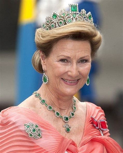 Det Norske Kongehus On Instagram “queen Sonja Wearing The Emerald