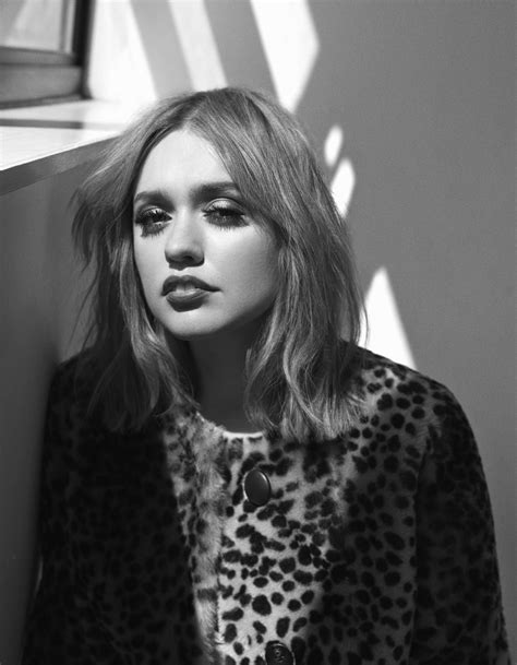 Aimee Lou Wood On ‘sex Education ’ Self Confidence And Being Starstruck By Jemima Kirke Vogue