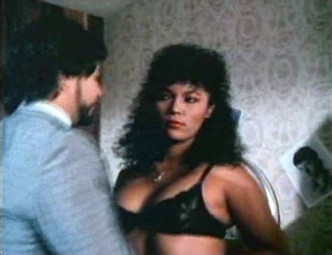 Yirah Aparicio Nuda 30 Anni In El Pichichi Del Barrio