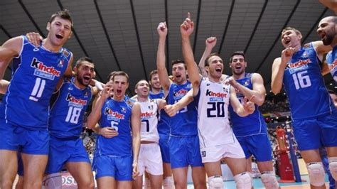 Gli azzurri guidati da chicco blengini scenderanno in campo venerdì 30 luglio 2021 alle ore 12:40 per cercare una vittoria che li proietterebbe verso i quarti di finale, dopo. Brasile-Italia, Pallavolo Maschile: Diretta Tv e Streaming ...