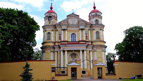 Jest to najcenniejszy zabytek miasta. Kościół św. Piotra i Pawła w Wilnie ( Litwa) | Kościół ...