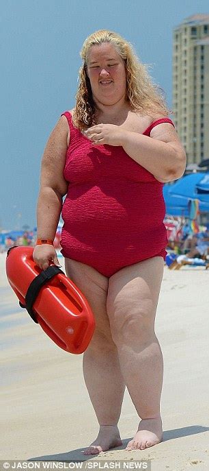 Mama June Has Her Baywatch Moment In Iconic Red Swimsuit Daily Mail Online