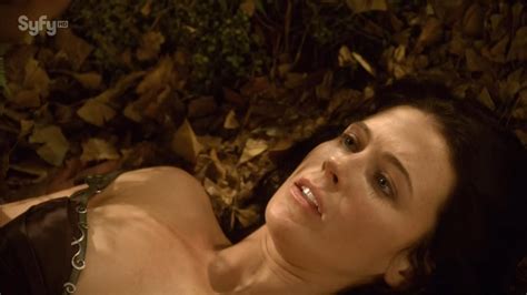 Голая Бриджет Риган в Legend of the Seeker