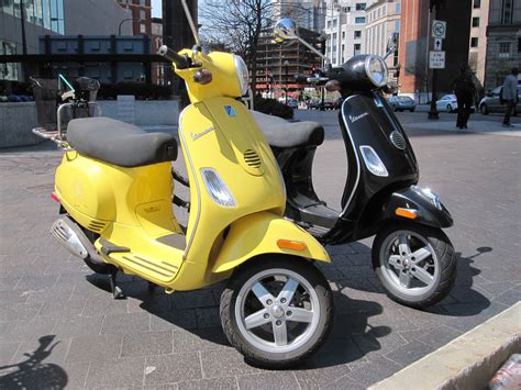 125cc, air cooled, petrol, cdi, automatic Yellow and Black Vespas | Vespa, Scooter, Motorcycle
