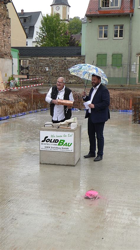 Außen kompakt und innen großzügig: Grundsteinlegung in Hohenstein-Ernstthal - KARL MAY & Co.