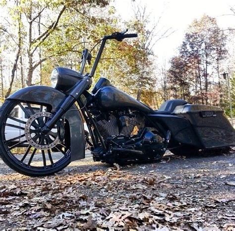 From a one hundred forty/85/sixteen to a hundred and forty/70/sixteen five fronts simply dropped 2. Blacked out bagger. | Harley bikes