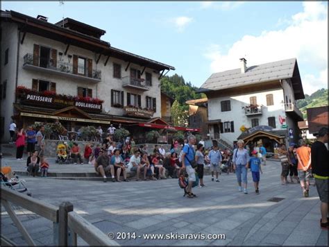 Le grand bornand village is a great place to spend holidays in the french alps with family and friends in the winter with the great ski resort at the chinaillon but also in the summer with the numerou. Le Grand-Bornand - www.remontees-mecaniques.net
