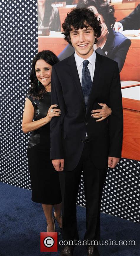 Julia Louis Dreyfus Los Angeles Premiere Of Hbos Veep Season 2 At