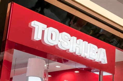 Toshiba Cuts Full Year Profit Estimate Coo Resigns