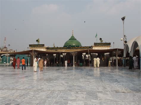 Data Darbar Shrine @ Lahore | Guilhem Vellut | Flickr