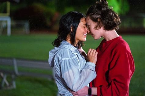Best Netflix Lesbian Shows And Movies To Watch Right Now Atypical Cute Lesbian Couples