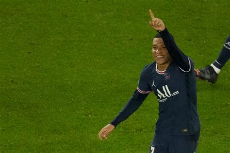 kylian mbappe scores late goal to help psg beat real madrid 1 0