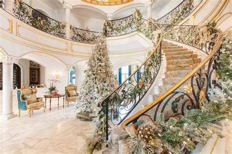 Inside A River Oaks Home With Luxe Holiday Décor