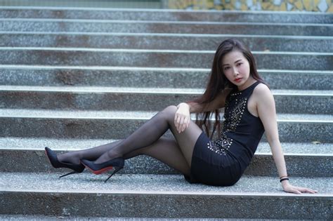 1421104 4k Asian Stairs Sitting Legs Stilettos Pantyhose Dress