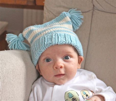 The projects are usually small, so they go quickly, and what could be more heartwarming that giving new parents a handmade gift for their bundle of joy? Susie F Handmade: New free pattern - Baby Tassels Hat