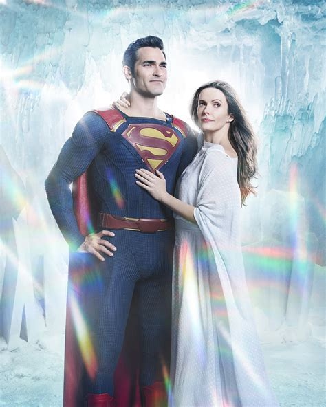 Superman And Lois Lane Charm In New TV Crossover Pic DC