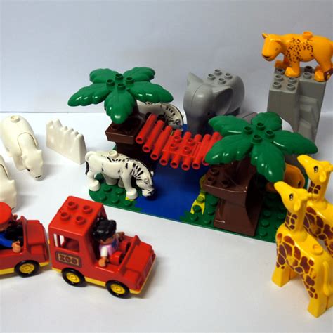 Lego Duplo Zoo Including Animals Zookeepers Vehicles And Jungle Scene