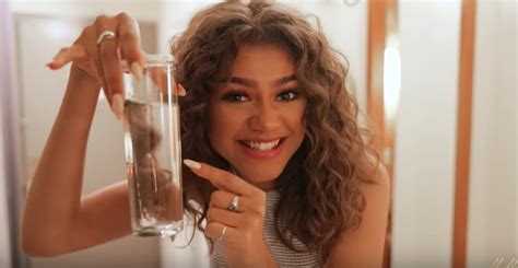 Zs Curly Hair Secret Zendaya Explains Extensions Weaves And Wigs