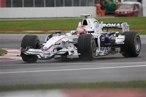 Robert kubica to bardzo szybki kierowca, niezależnie od pojazdu, jakim się porusza. Robert Kubica's 2008 BMW Sauber F1.08 at the Canadian GP ...
