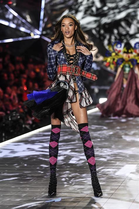 Objective first, student's ook 1. Liu Wen - 2018 Victoria's Secret Fashion Show Runway in NYC