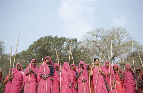 Alizul The Gulabi Gang Indias Pink Wearing Female Vigilantes