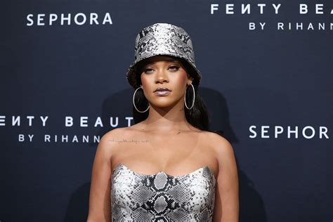 Rihanna Is Now Officially A Billionaire Uae Times