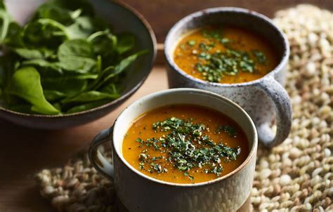 Carrot soup made with 7 ingredients: Spiced Carrot & Ginger Soup | Best Ever Christmas
