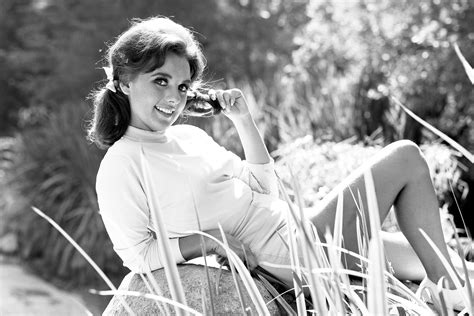 Dawn Wells Mary Ann From Gilligans Island Dead At 82 Rolling Stone