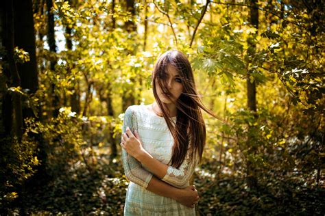 배경 화면 햇빛 숲 야외 여성 여자들 초상화 사진술 드레스 봄 나무 가을 시즌 삼림지 인물 사진 사진 촬영 의식 2048x1367