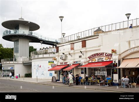 Cafes Road Seafront People Hi Res Stock Photography And Images Alamy