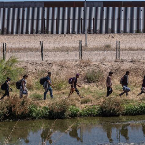 Title 42 Policy Expires And Migrant Surge At Southern Border Wanes Wsj