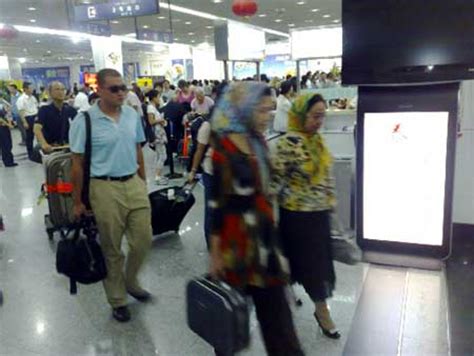 Jun 09, 2021 · um 7.48 uhr sei eine weitere maschine am flughafen kabul gelandet, sagten behördenvertreter der nachrichtenagentur dpa. Fokus - german.china.org.cn - China weist Flugzeug mit ...