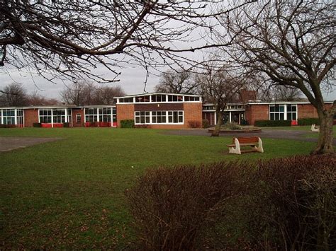 Northfield Primary And Nursery School © Geoff Dunn Geograph