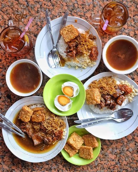 Makanan khas yang satu ini sudah diakui dunia akan kelezatannya. 39+ Daftar Makanan Khas Surabaya (TERKENAL, ENAK, & L E Z A T!!)