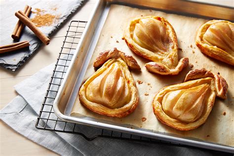 Baked Pears in Puff Pastry | Wewalka