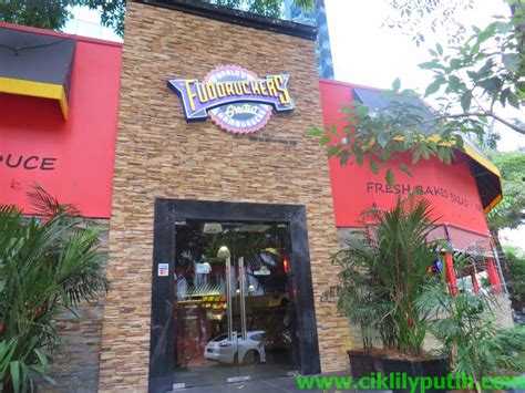 Pesona keindahan dari bukit bintang bandung mampu menarik wisatawan setiap harinya dengan harga tiket masuk mulai dari rp15.000/ orang. CikLilyPutih The Lifestyle Blogger: FUDDRUCKERS Hamburger ...