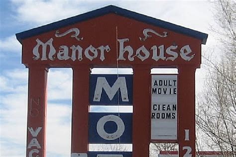 The manor house boutique villa is definitely one of the best places to enjoy a cozy vacation. Colorado Motel Owner Spies On Guests Having Sex + Writes Book