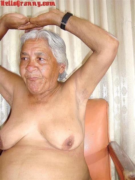 Sexy Und Heiße Großmutter Posiert Im Bett Porno Bilder Sex Fotos Xxx