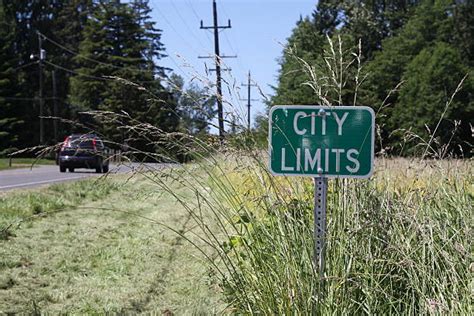 City Limits Sign Stock Photos Pictures And Royalty Free Images Istock