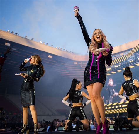 Spice girls — christmas wrapping (goodbye 1997). The Spice Girls - Performing at The Stadium of Light in ...