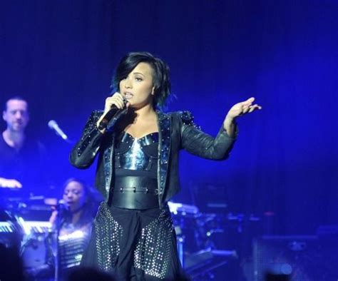Demi Lovato Performing At 3arena In Dublin Ie