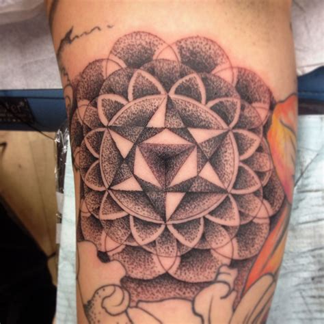 Dotwork Mandala 😁 Geometric Tattoo Tattoos Geometric
