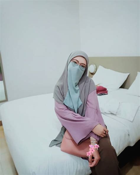 𝓝𝓾𝓻 𝓐𝓶𝓲𝓻𝓪𝓱 ♡ Di Instagram Chillin Myself At Hotel Room 😎 Gaya Hijab Pejuang Wanita Wanita