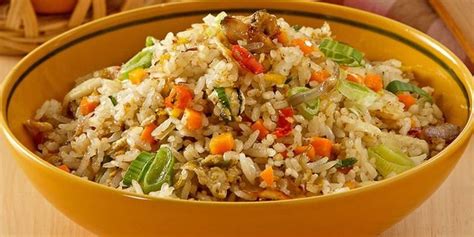 Resep nasi goreng lezat nan sederhana ini adalah ide bagus buat kamu yang belum sempat belanja bahan bulanan. Bahan Membuat Nasi Goreng Yang Sehat / Resep Nasi Goreng ...